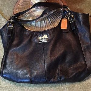 Vintage pre loved Black Coach bag with zipper top